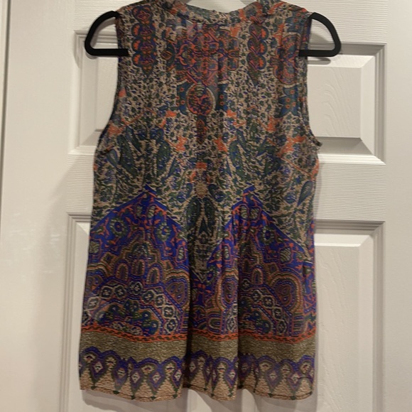 Unique print 100 % silk sleeveless top with bow detail and thin elegant pleats - Picture 6 of 9